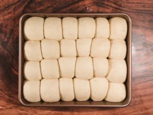 Pre-baked basic dinner rolls.